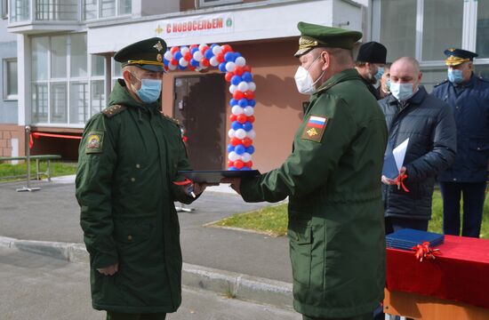 Вручение ключей от новых квартир военнослужащим в Челябинске