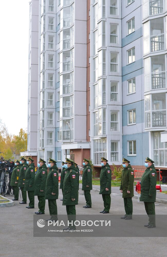 Вручение ключей от новых квартир военнослужащим в Челябинске