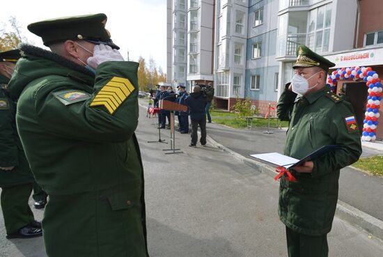 Вручение ключей от новых квартир военнослужащим в Челябинске