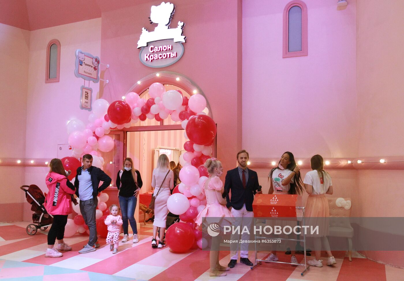 Открытие салона красоты Hello Kitty