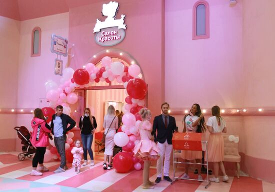 Открытие салона красоты Hello Kitty