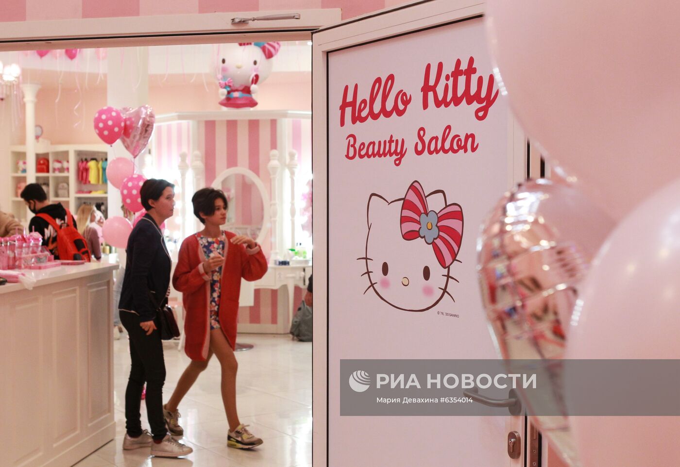 Открытие салона красоты Hello Kitty | РИА Новости Медиабанк