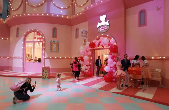 Открытие салона красоты Hello Kitty