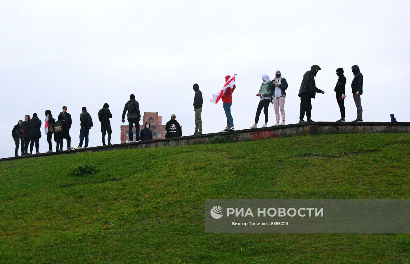 Участники несанкционированной акции протеста оппозиции в Минске. Место: Белоруссия, Минск. Автор: Виктор Толочко/Sputnik/РИА Новости. Несанкционированная акция протеста оппозиции в Минске