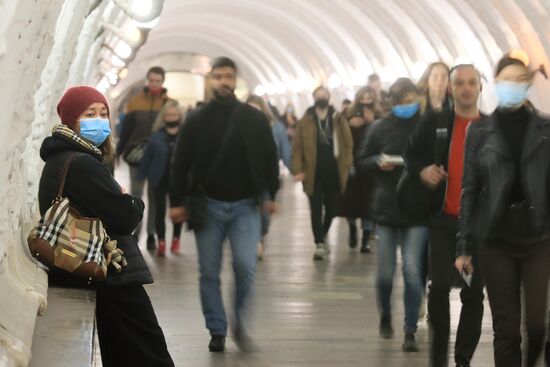 Московское метро во время ограничений в связи с коронавирусом