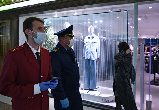 Проверка масочного режима в ТЦ "Охотный ряд"