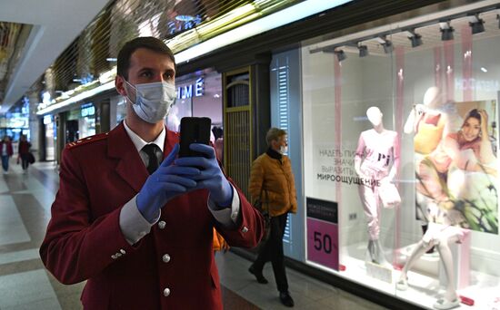 Проверка масочного режима в ТЦ "Охотный ряд"