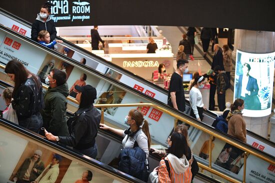 Проверка масочного режима в ТЦ "Охотный ряд"