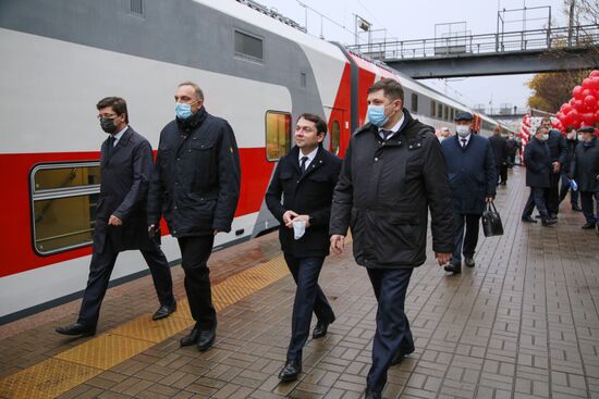 Пассажирское движение по новому ж/д мосту под Мурманском открыл двухэтажный поезд