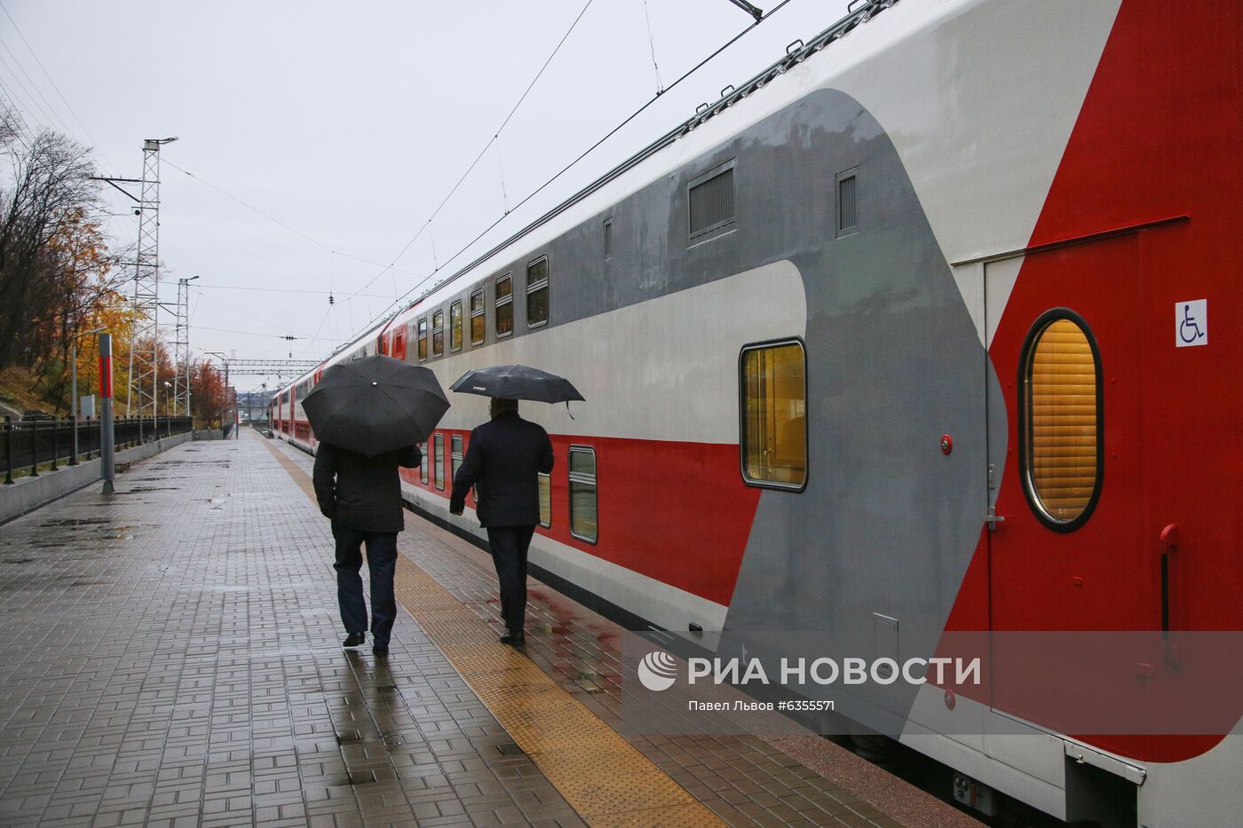 Пассажирское движение по новому ж/д мосту под Мурманском открыл двухэтажный поезд