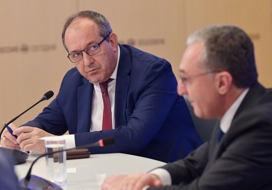 Онлайн-конференция "Встреча Министра иностранных дел Армении З. Мнацаканяна с российскими экспертами"