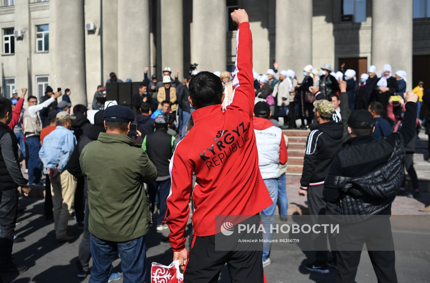 Парламент Киргизии утвердил назначение С. Жапарова на пост премьер-министра