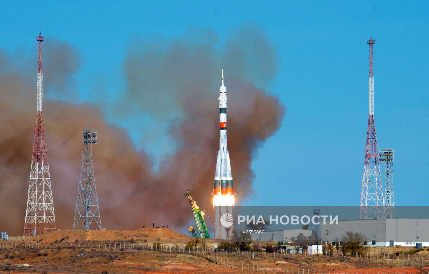 Запуск РН "Союз-2-1а" с кораблем "Союз МС-17" с космодрома Байконур 