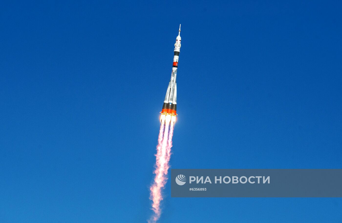 Запуск РН "Союз-2-1а" с кораблем "Союз МС-17" с космодрома Байконур 