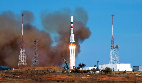 Запуск РН "Союз-2-1а" с кораблем "Союз МС-17" с космодрома Байконур 