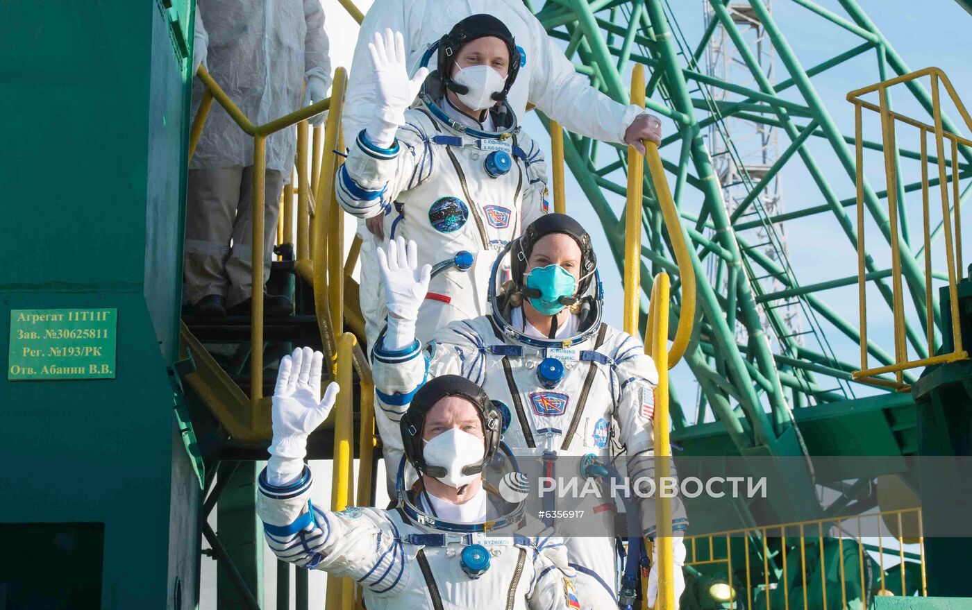 Запуск РН "Союз-2-1а" с кораблем "Союз МС-17" с космодрома Байконур 