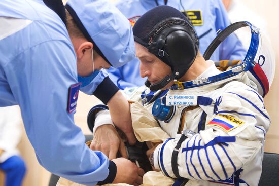 Запуск РН "Союз-2-1а" с кораблем "Союз МС-17" с космодрома Байконур 