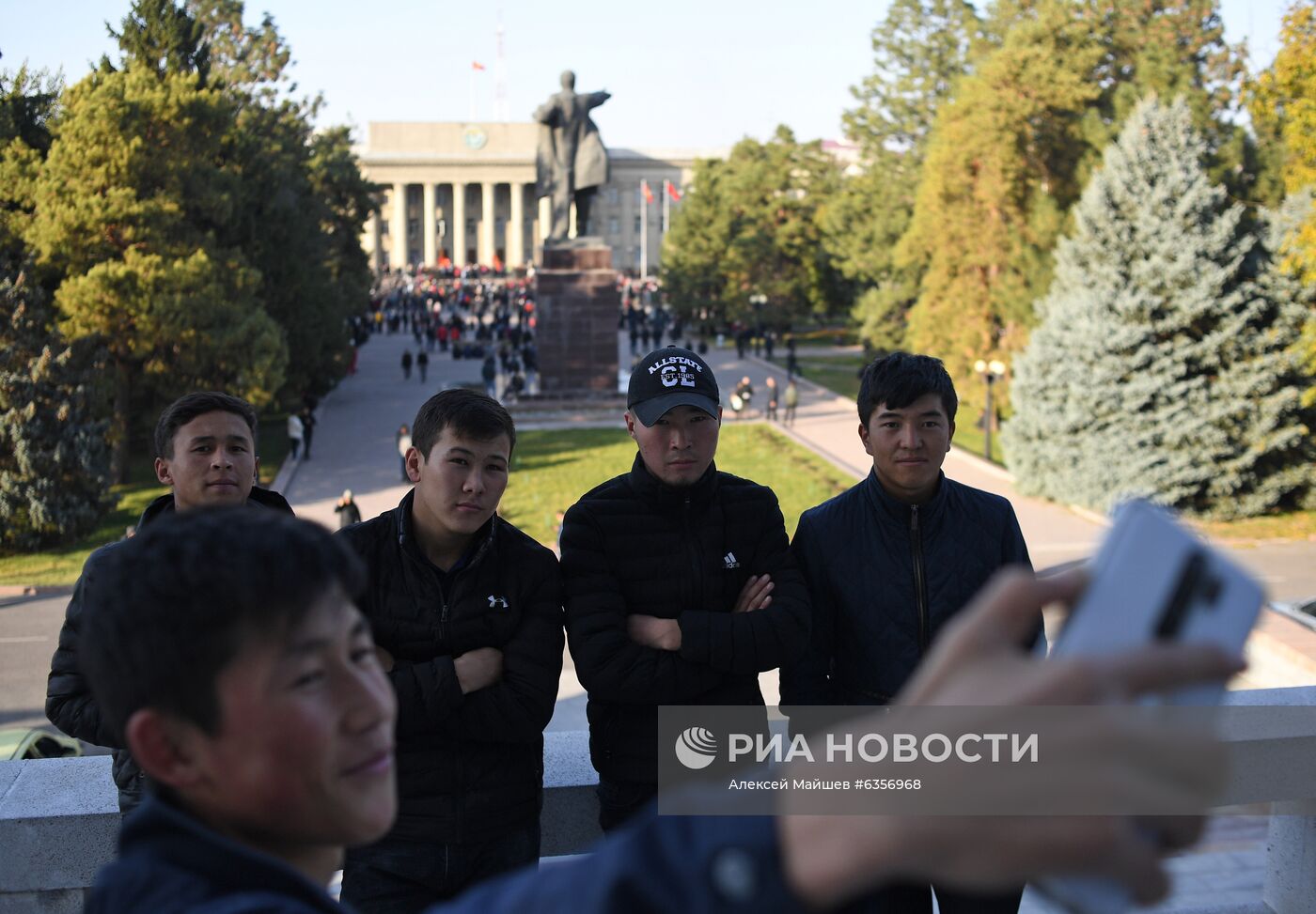 Парламент Киргизии утвердил назначение С. Жапарова на пост премьер-министра