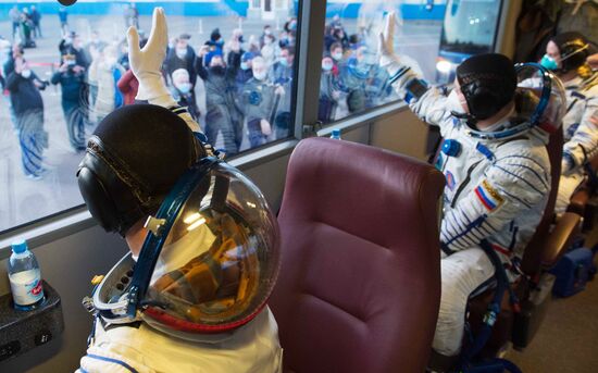 Запуск РН "Союз-2-1а" с кораблем "Союз МС-17" с космодрома Байконур 