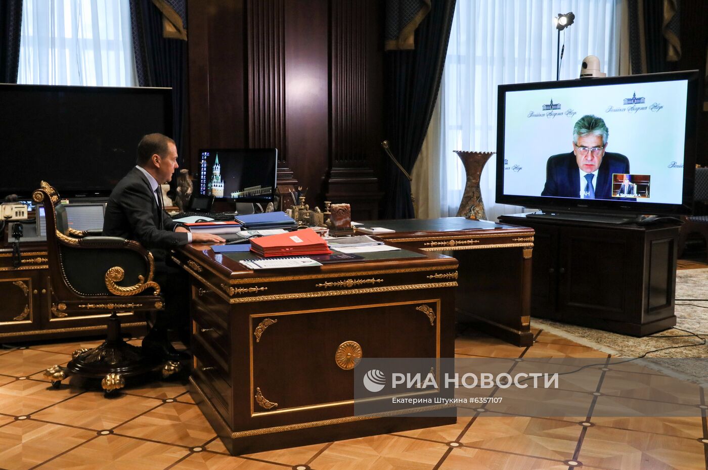 Заместитель председателя Совета безопасности РФ Д. Медведев встретился с президентом РАН А. Сергеевым