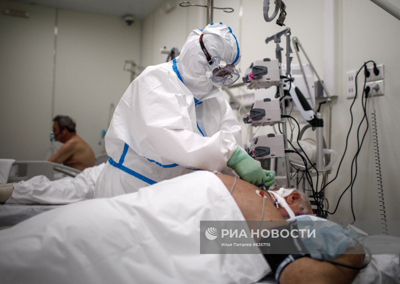 Госпиталь COVID-19 в ледовом комплексе "Крылатское"