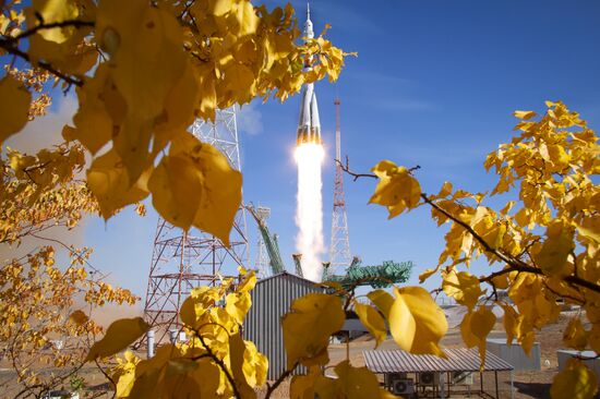 Запуск РН "Союз-2-1а" с кораблем "Союз МС-17" с космодрома Байконур 