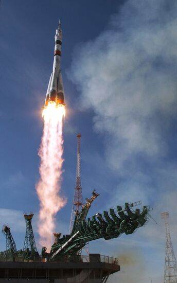 Запуск РН "Союз-2-1а" с кораблем "Союз МС-17" с космодрома Байконур 