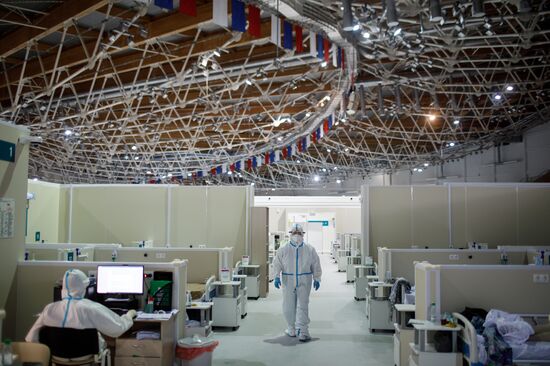 Госпиталь COVID-19 в ледовом комплексе "Крылатское"