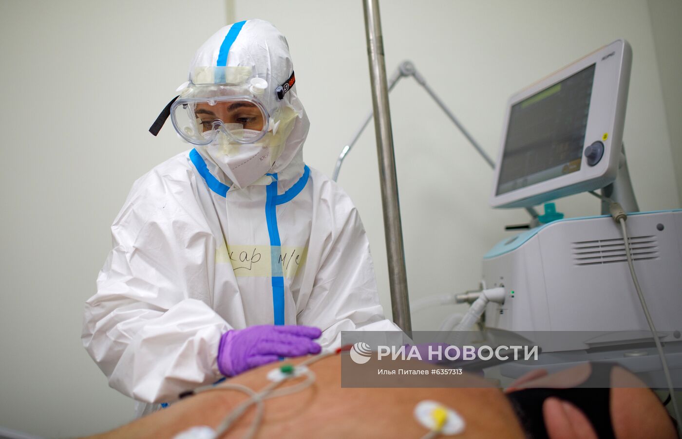 Госпиталь COVID-19 в ледовом комплексе "Крылатское"