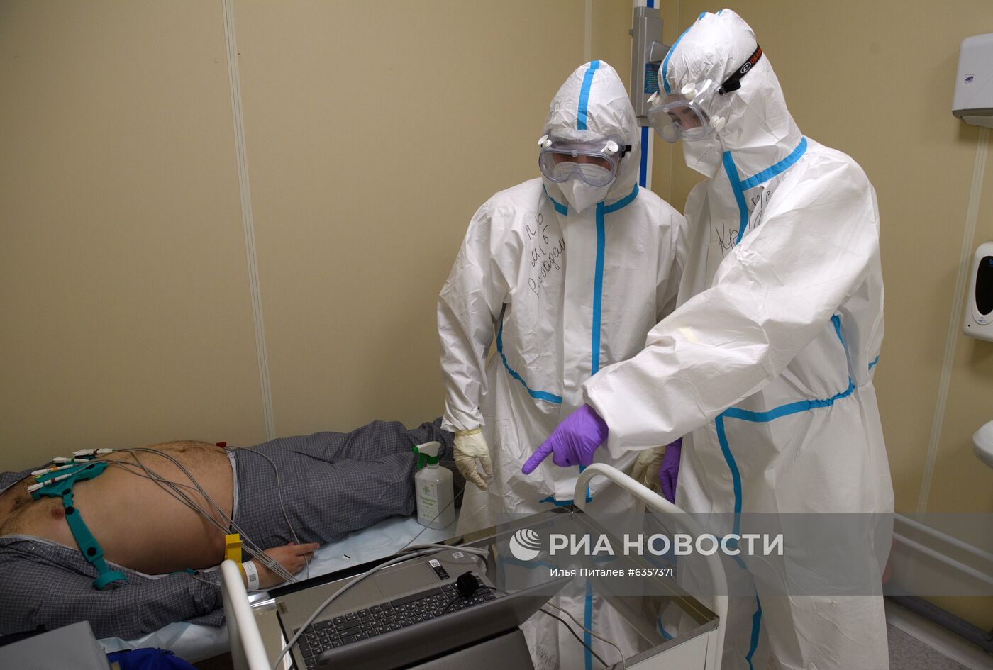 Госпиталь COVID-19 в ледовом комплексе "Крылатское"