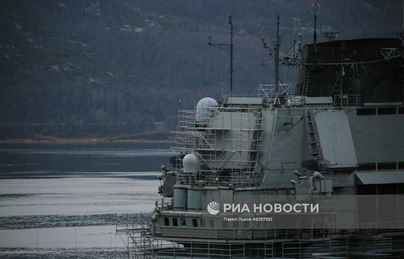 Тяжелый авианесущий крейсер "Адмирал Кузнецов"