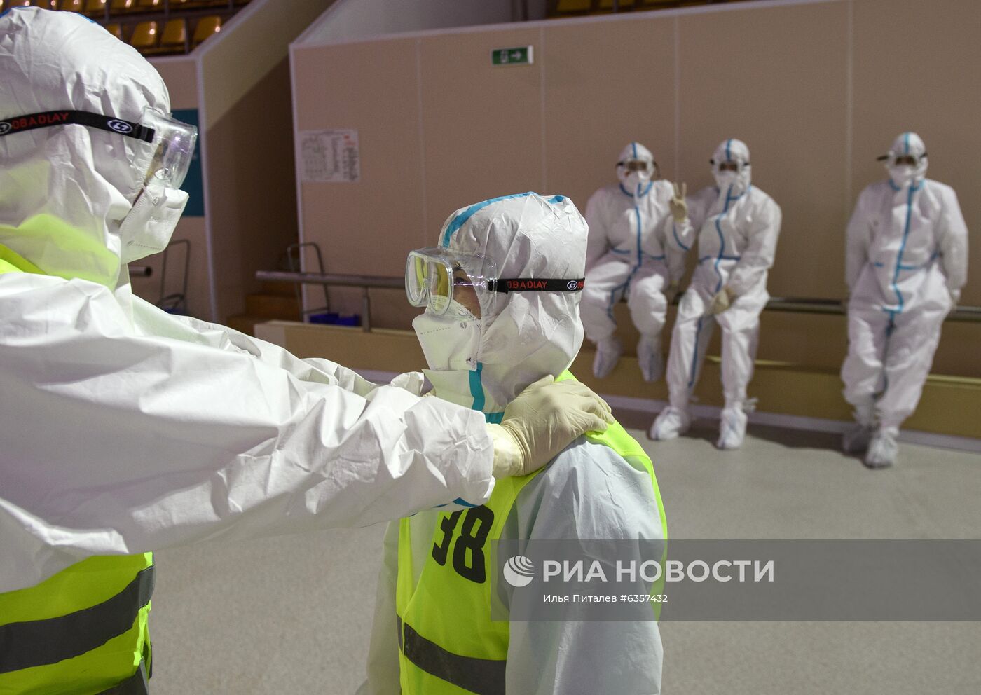 Госпиталь COVID-19 в ледовом комплексе "Крылатское"
