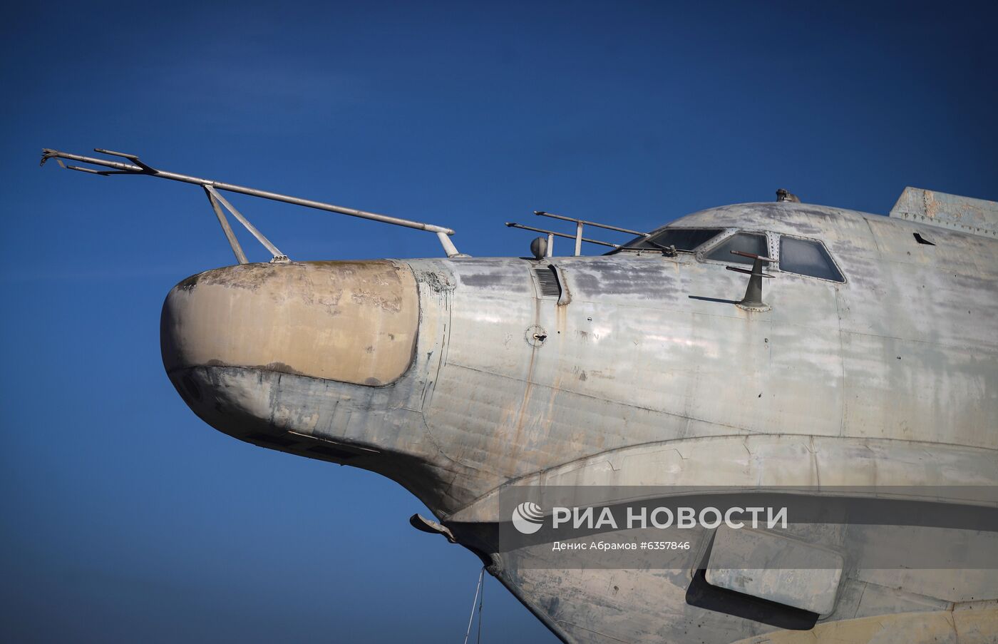 Отечественный экраноплан "Лунь" на побережье Каспийского моря