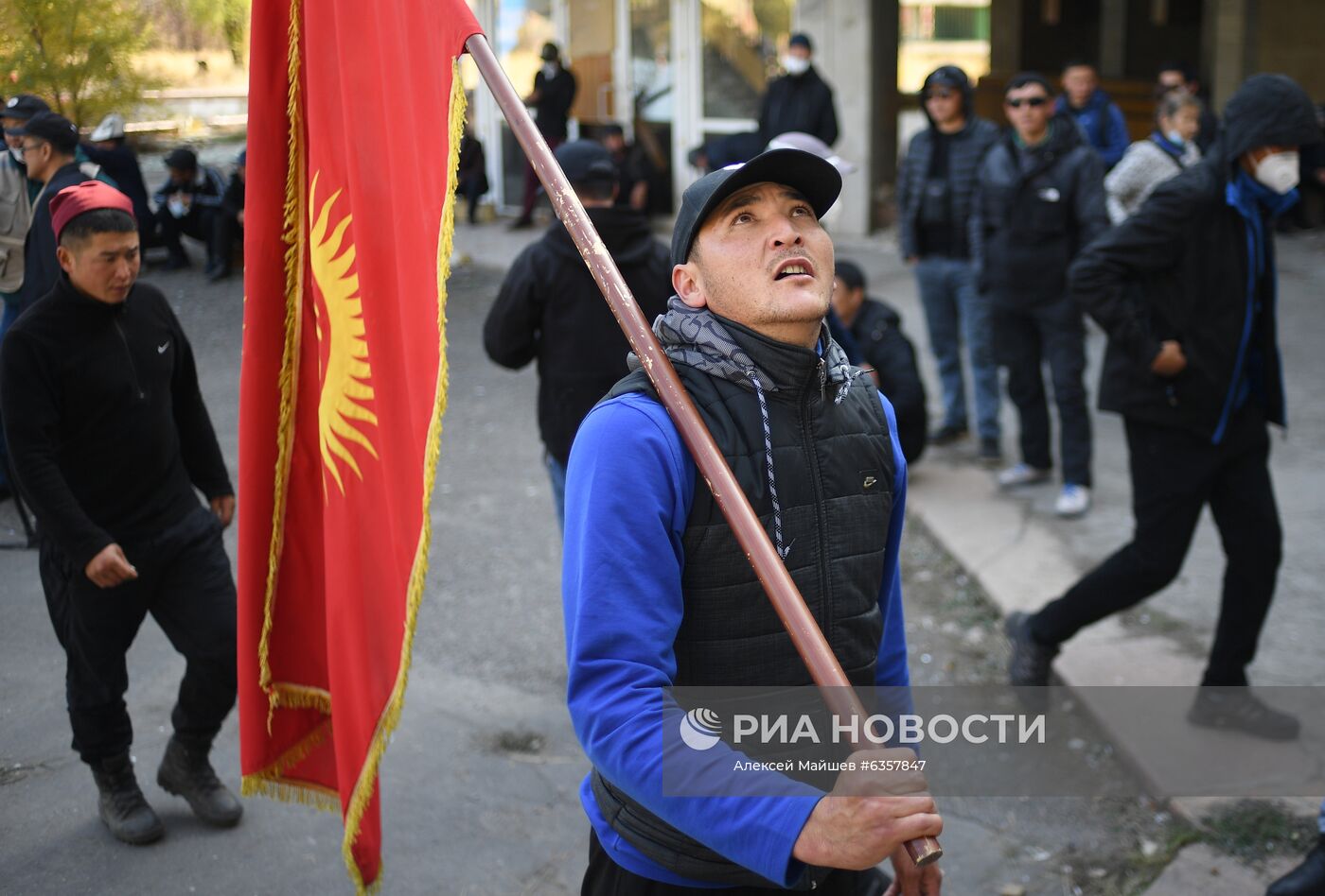 Президент Киргизии С. Жээнбеков объявил об уходе в отставку