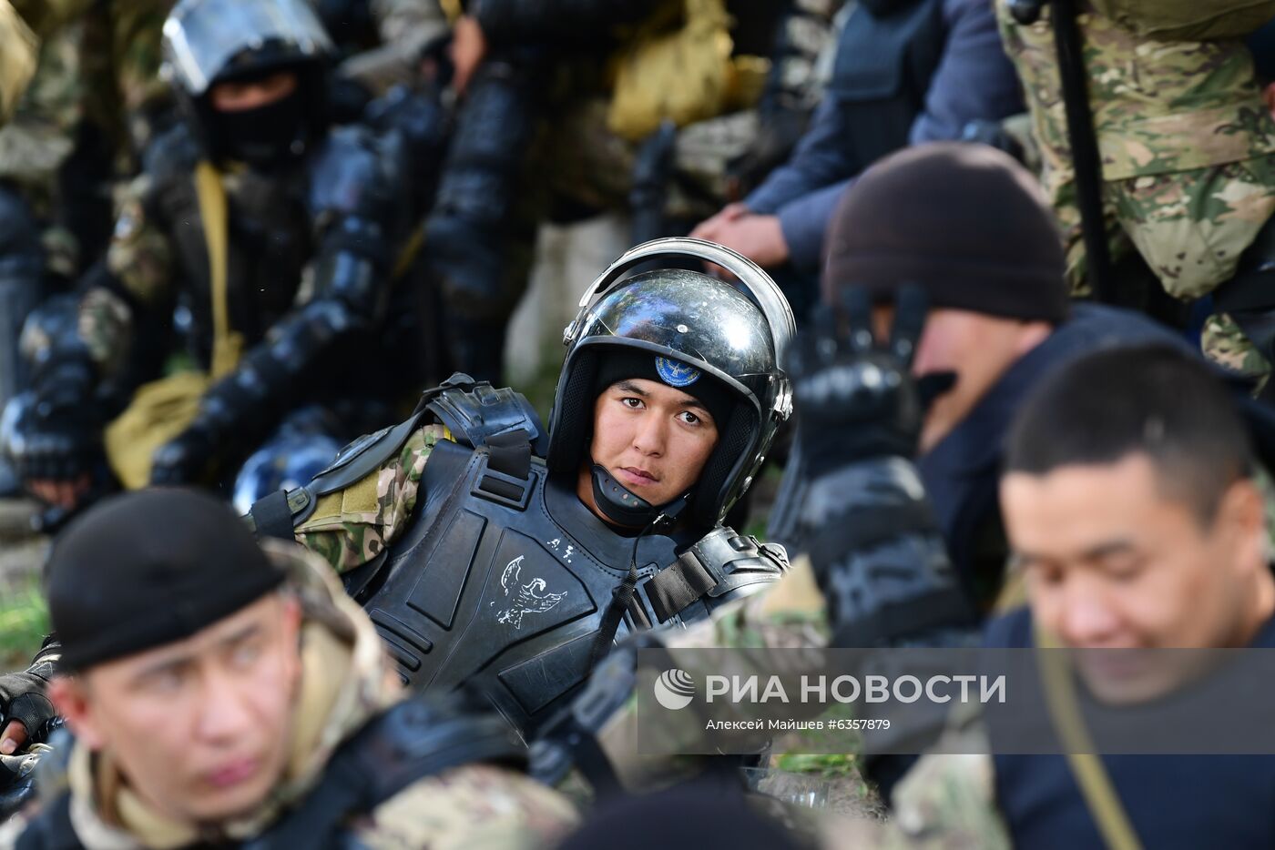 Президент Киргизии С. Жээнбеков объявил об уходе в отставку