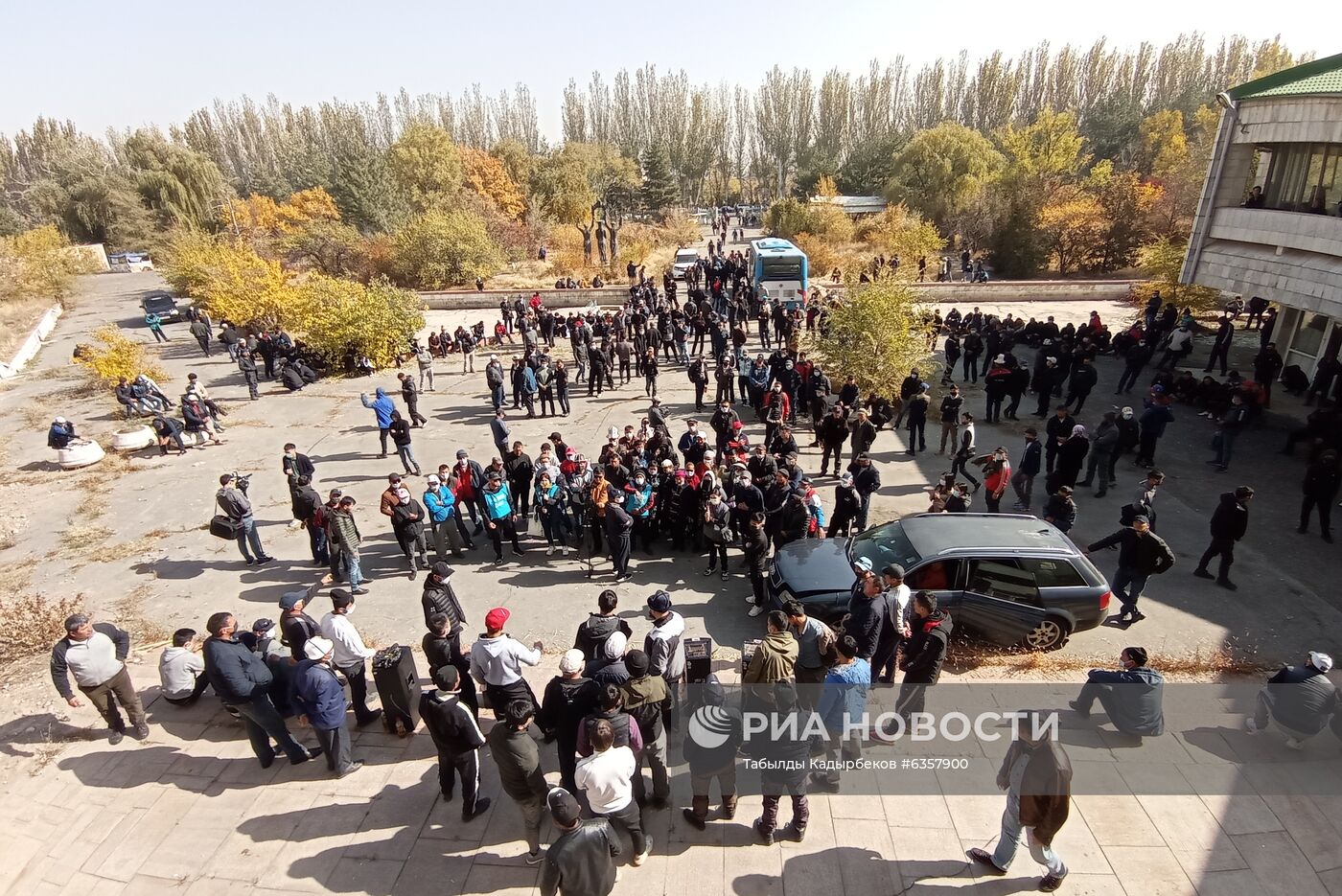 Президент Киргизии С. Жээнбеков объявил об уходе в отставку