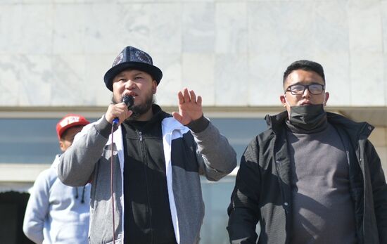 Президент Киргизии С. Жээнбеков объявил об уходе в отставку