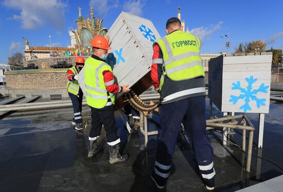 Подготовка к зиме фонтана "Каменный цветок" на ВДНХ