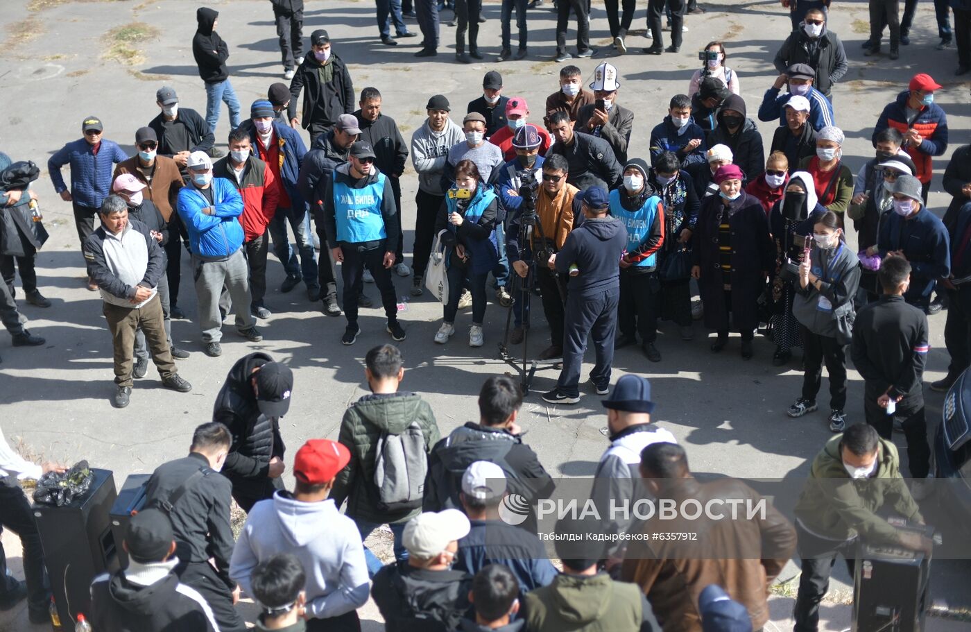 Президент Киргизии С. Жээнбеков объявил об уходе в отставку