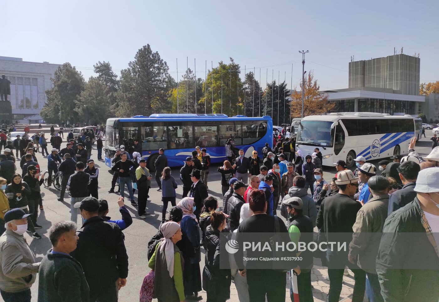 Президент Киргизии С. Жээнбеков объявил об уходе в отставку