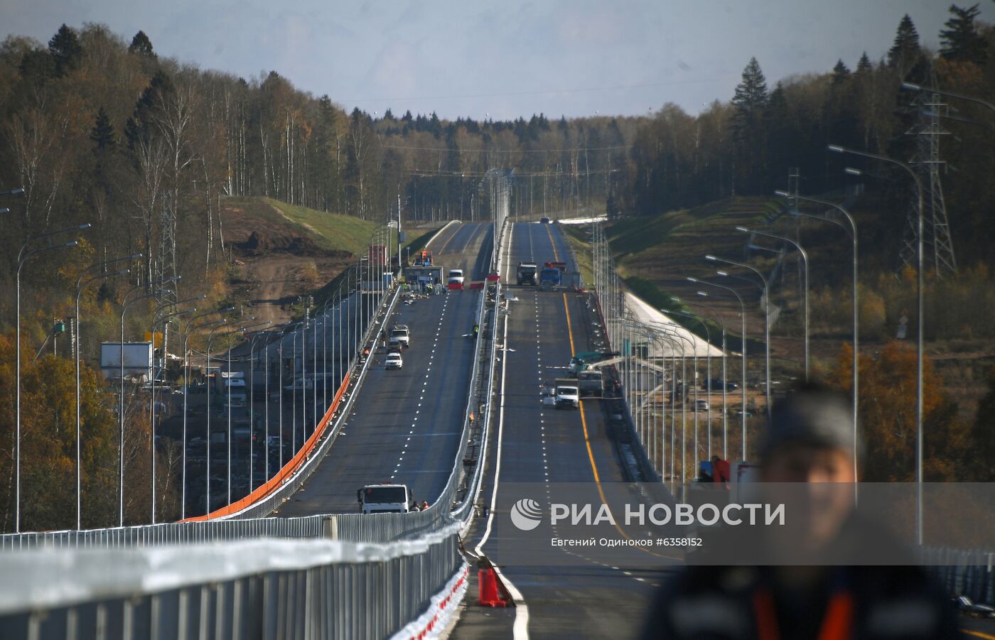 Демонстрация испытаний крупных мостов на прочность на ЦКАД-3