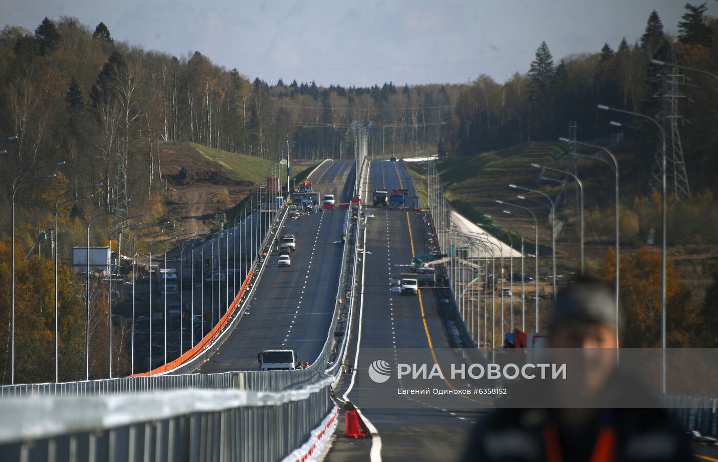 Демонстрация испытаний крупных мостов на прочность на ЦКАД-3