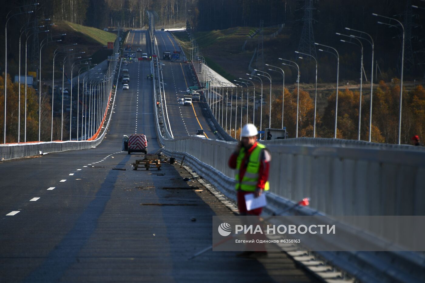 Демонстрация испытаний крупных мостов на прочность на ЦКАД-3