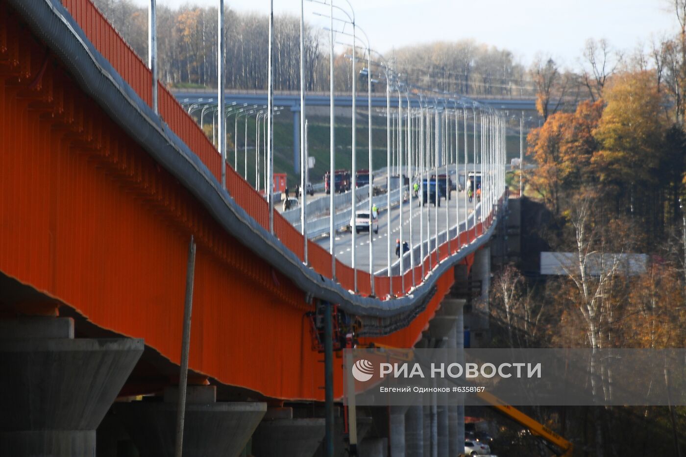Демонстрация испытаний крупных мостов на прочность на ЦКАД-3
