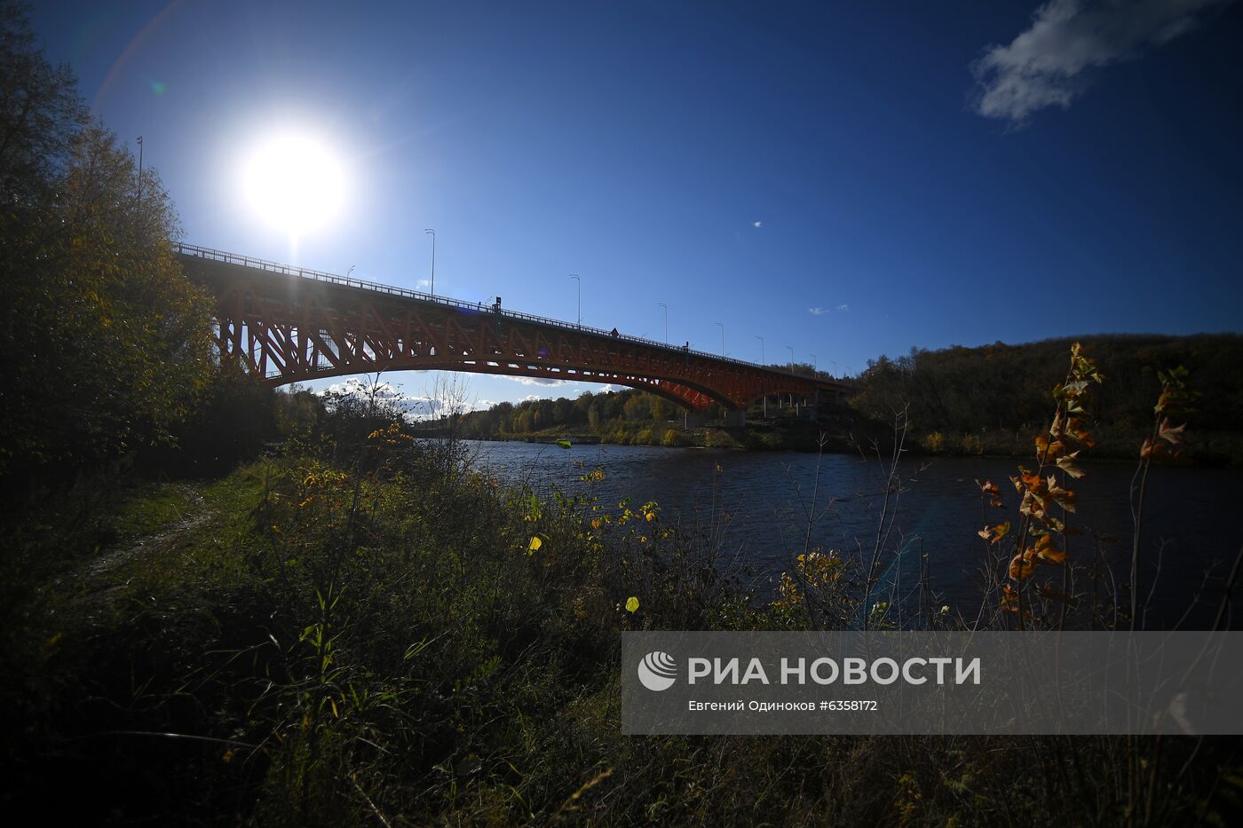 Демонстрация испытаний крупных мостов на прочность на ЦКАД-3