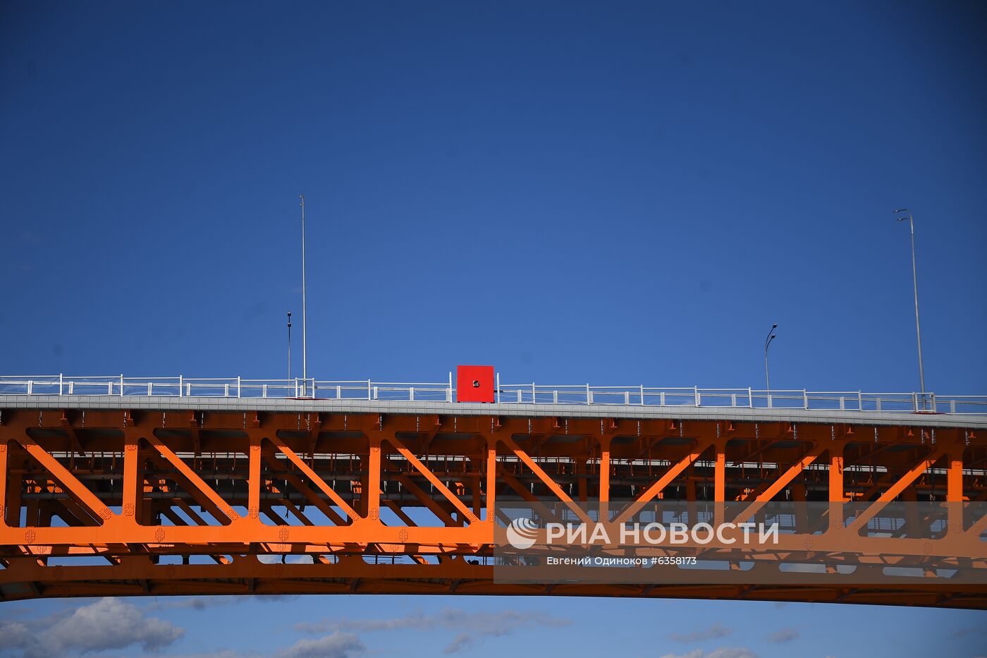 Демонстрация испытаний крупных мостов на прочность на ЦКАД-3