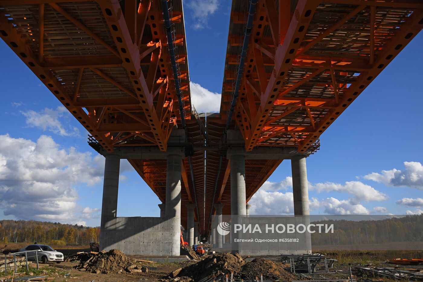 Демонстрация испытаний крупных мостов на прочность на ЦКАД-3