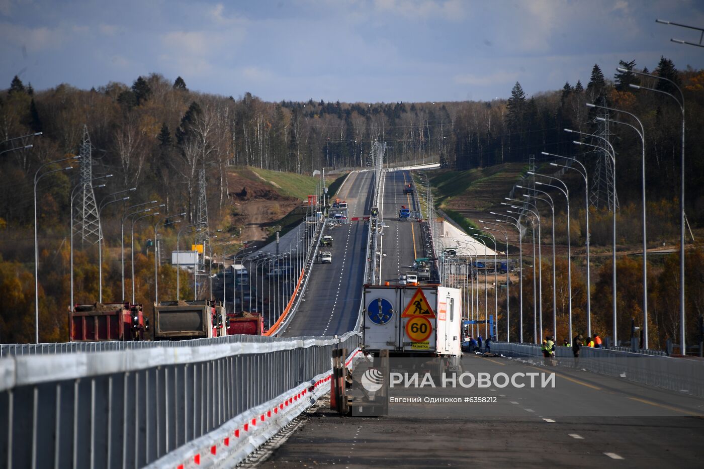 Демонстрация испытаний крупных мостов на прочность на ЦКАД-3