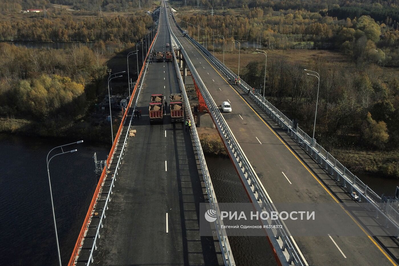 Демонстрация испытаний крупных мостов на прочность на ЦКАД-3