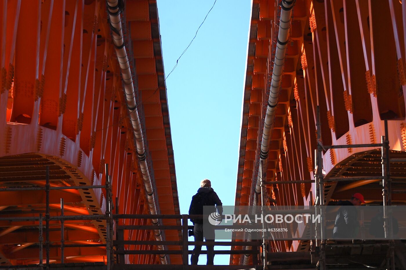 Демонстрация испытаний крупных мостов на прочность на ЦКАД-3